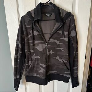 Athleta ✨ Triumph Printed Camo Hoodie